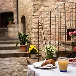 Perla Spello